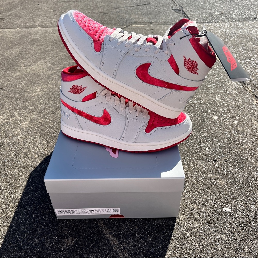 Women’s Nike Air Jordan 1 High Zoom CMFT Valentines Day New Size 8.5W